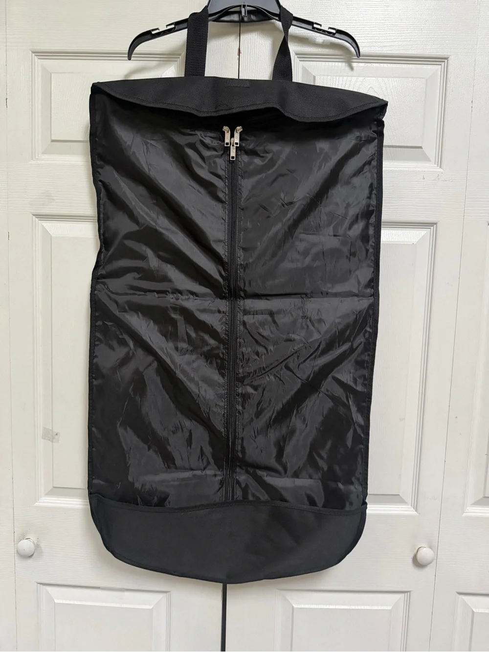 American Tourister durable black
